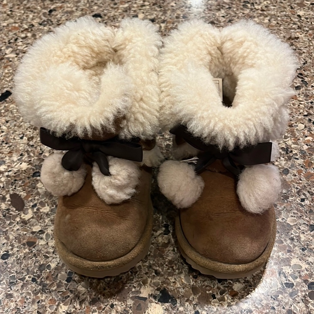 Little Girls UGG Gita Boots - Size 9